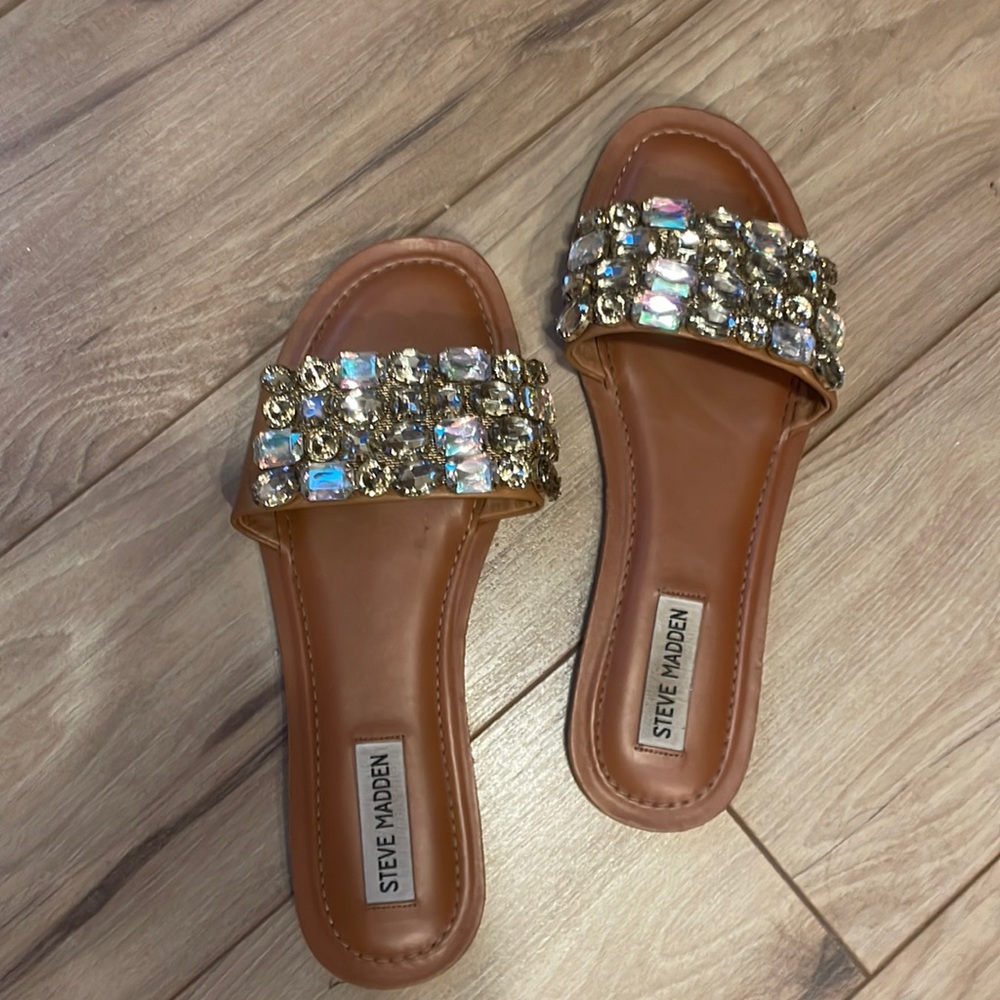 ~Steve Madden slip on sandal with chunky gem stones~